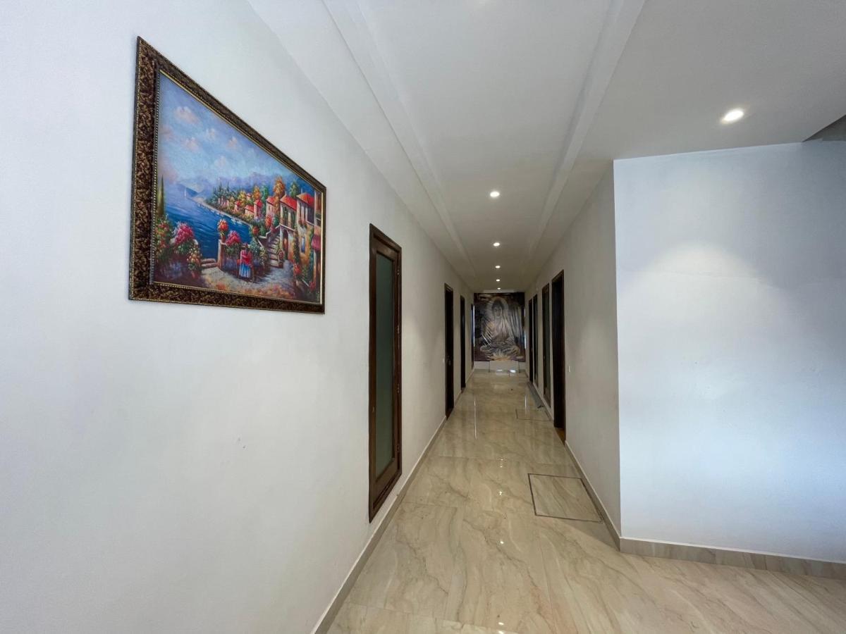 Hotel Crown Savoy, Near Railway Station & Guru Nanak Dev University Amritsar Ngoại thất bức ảnh