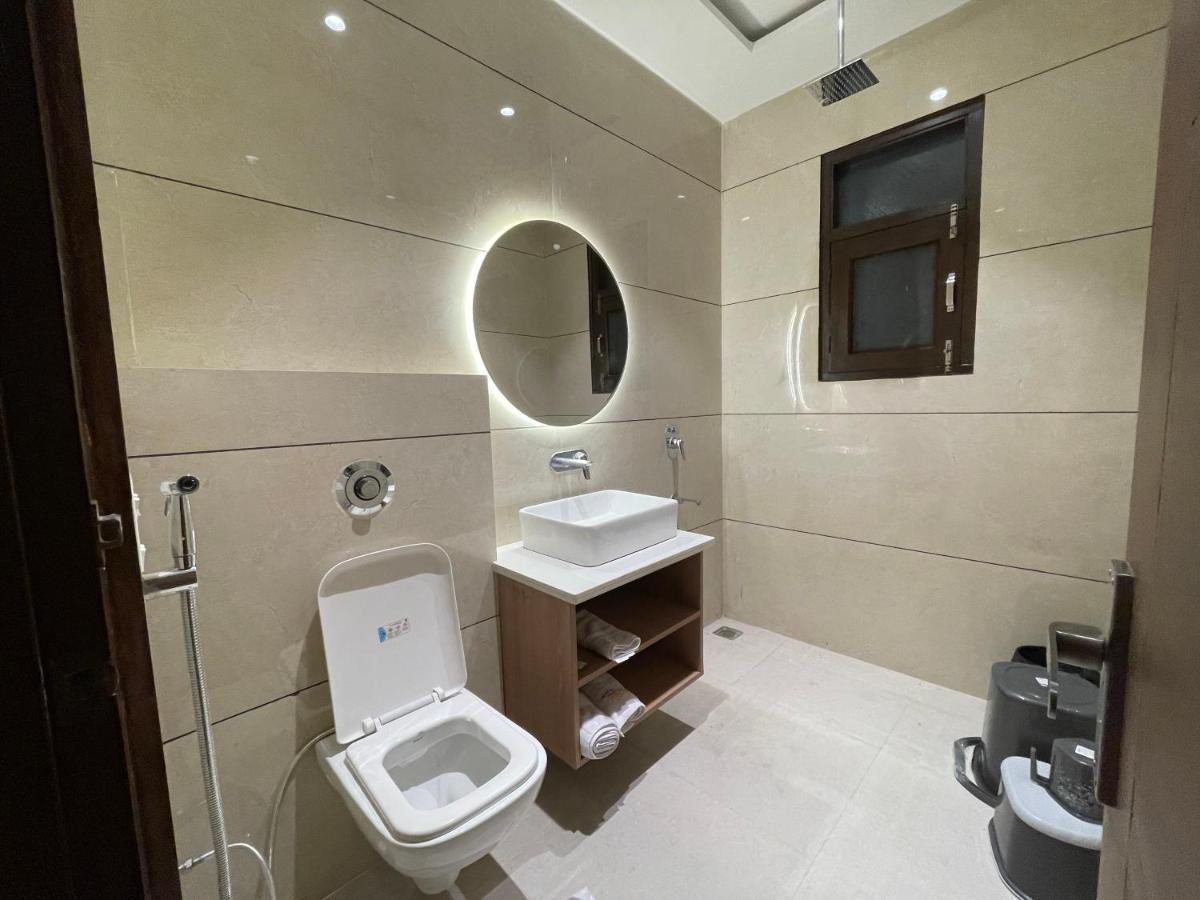 Hotel Crown Savoy, Near Railway Station & Guru Nanak Dev University Amritsar Ngoại thất bức ảnh