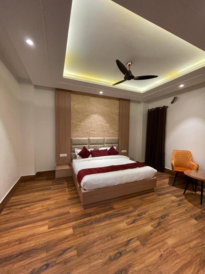 Hotel Crown Savoy, Near Railway Station & Guru Nanak Dev University Amritsar Ngoại thất bức ảnh