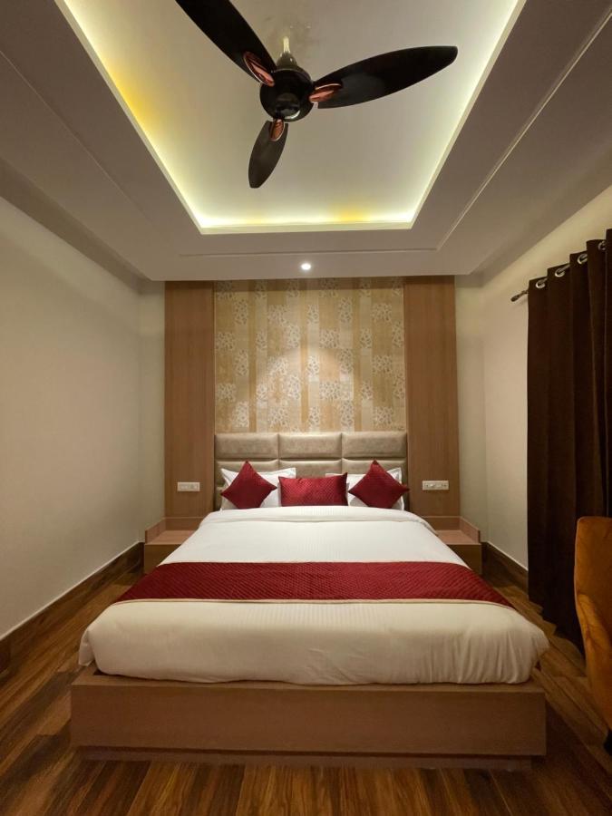 Hotel Crown Savoy, Near Railway Station & Guru Nanak Dev University Amritsar Ngoại thất bức ảnh