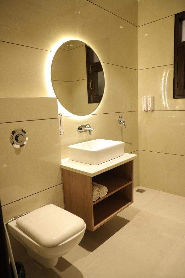Hotel Crown Savoy, Near Railway Station & Guru Nanak Dev University Amritsar Ngoại thất bức ảnh