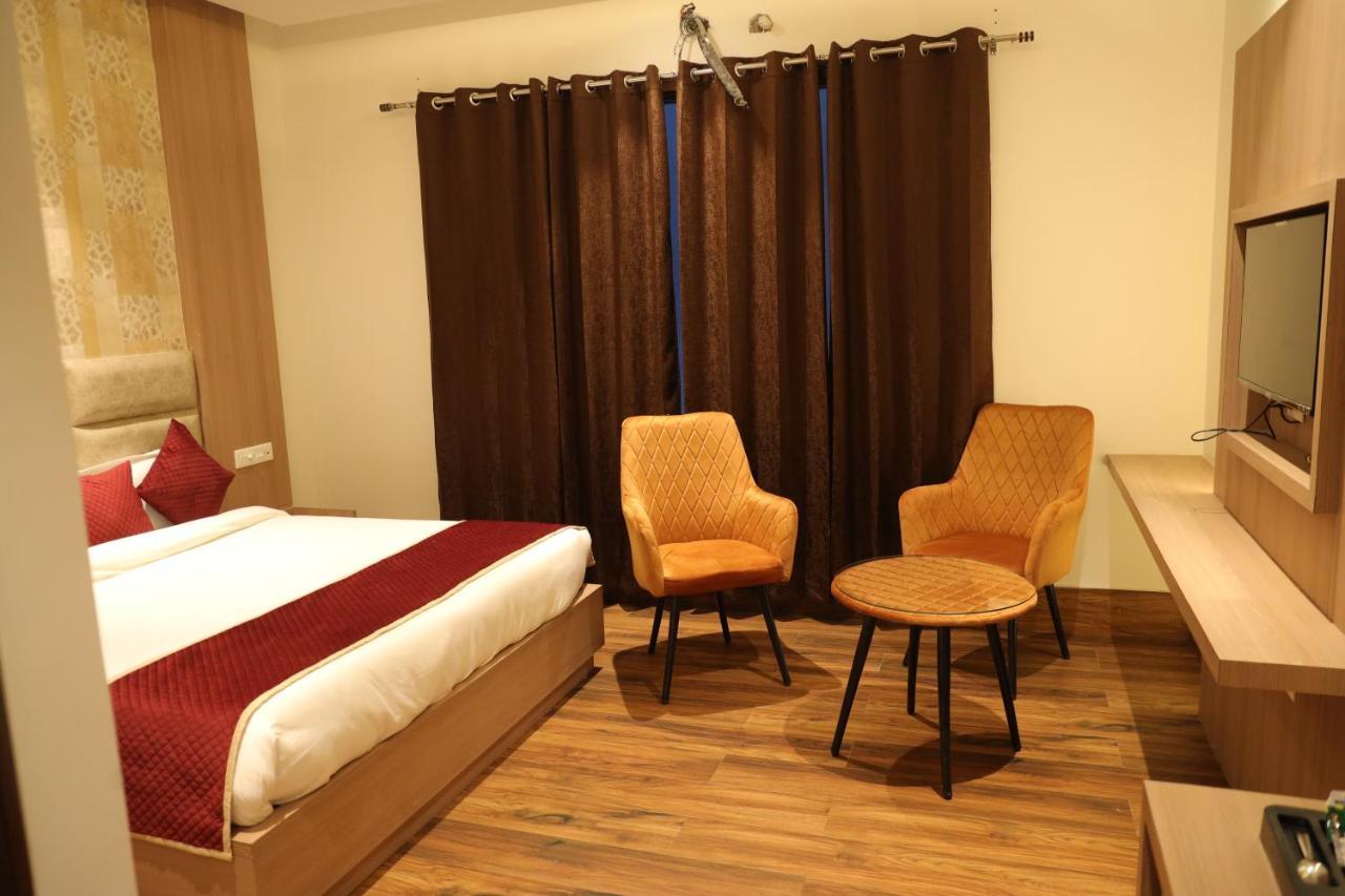 Hotel Crown Savoy, Near Railway Station & Guru Nanak Dev University Amritsar Ngoại thất bức ảnh