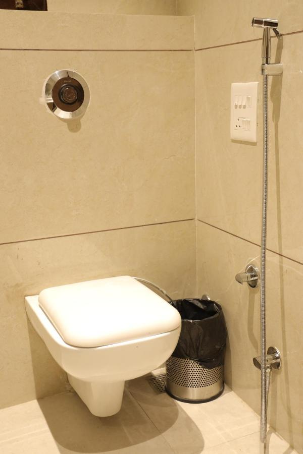Hotel Crown Savoy, Near Railway Station & Guru Nanak Dev University Amritsar Ngoại thất bức ảnh