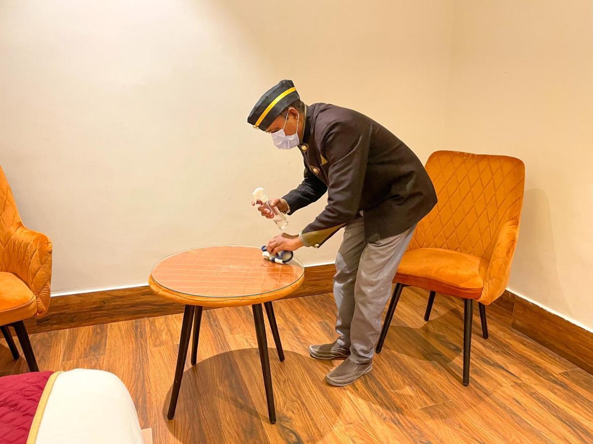 Hotel Crown Savoy, Near Railway Station & Guru Nanak Dev University Amritsar Ngoại thất bức ảnh