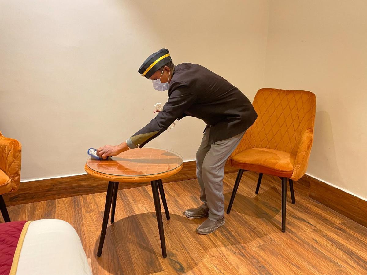 Hotel Crown Savoy, Near Railway Station & Guru Nanak Dev University Amritsar Ngoại thất bức ảnh