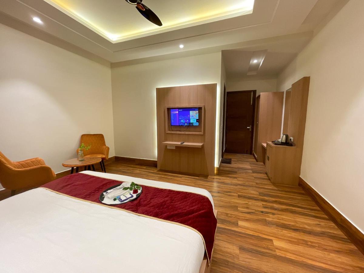 Hotel Crown Savoy, Near Railway Station & Guru Nanak Dev University Amritsar Ngoại thất bức ảnh