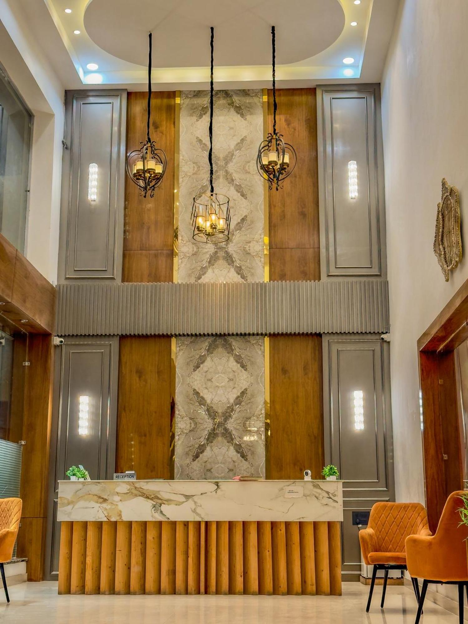 Hotel Crown Savoy, Near Railway Station & Guru Nanak Dev University Amritsar Ngoại thất bức ảnh