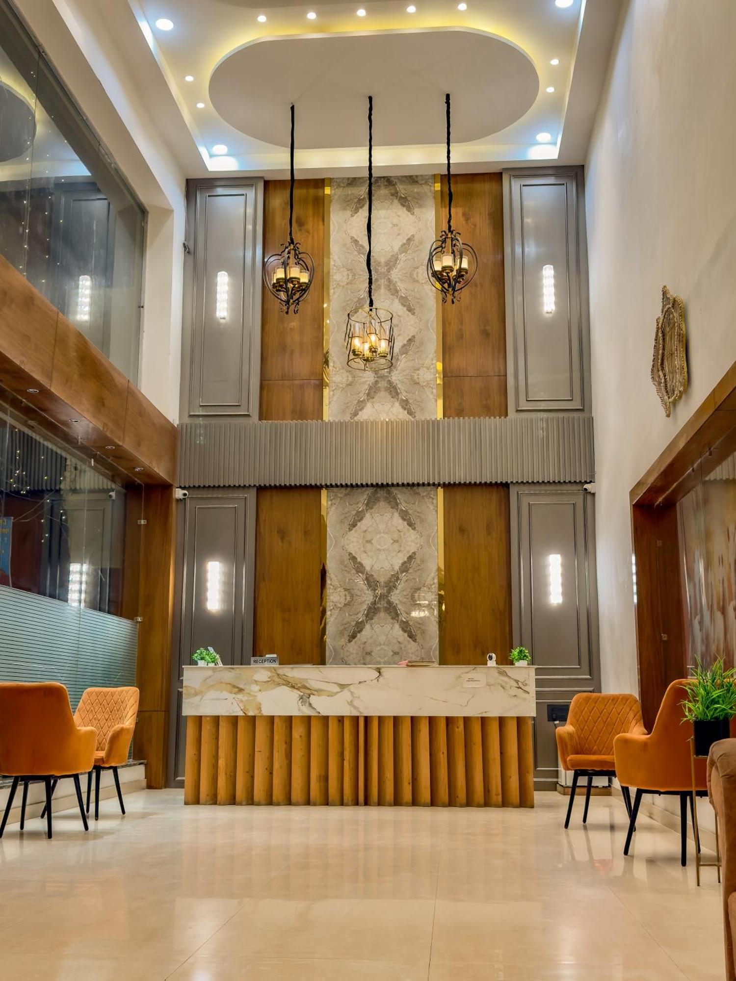 Hotel Crown Savoy, Near Railway Station & Guru Nanak Dev University Amritsar Ngoại thất bức ảnh
