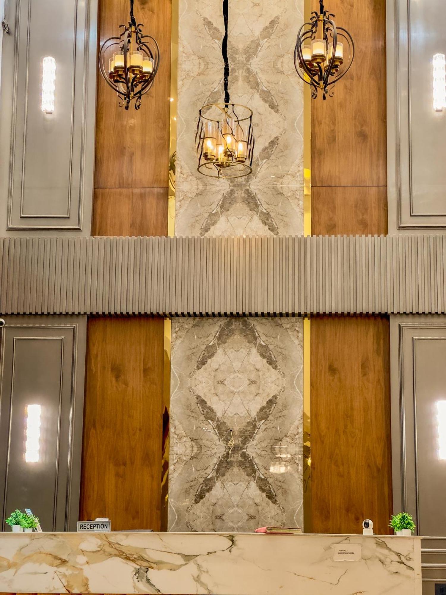 Hotel Crown Savoy, Near Railway Station & Guru Nanak Dev University Amritsar Ngoại thất bức ảnh